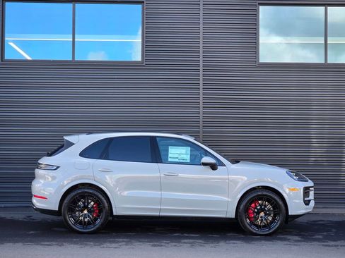 New 2026 Porsche Cayenne S AWD/4WD image 8