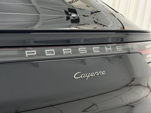 Used 2022 Porsche Cayenne Platinum Edition AWD/4WD image 68