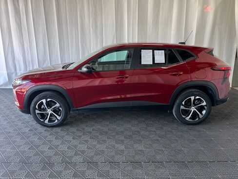 Used 2024 Chevrolet Trax RS FWD image 25