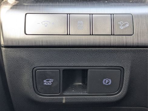 Used 2024 Hyundai Kona Limited FWD image 28