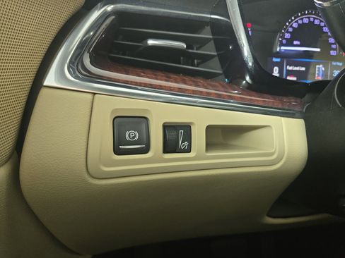 Used 2019 Cadillac XT5 Luxury image 25