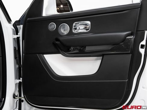 Used 2020 Rolls-Royce Cullinan Black Badge image 22