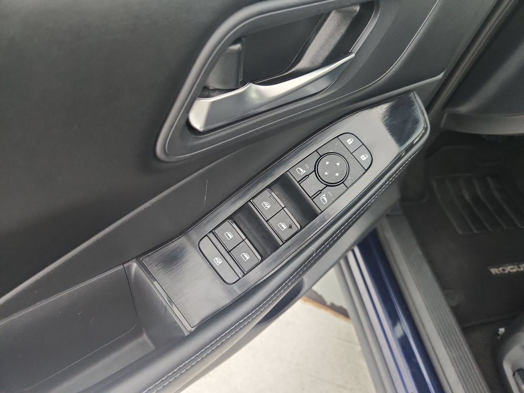 Used 2025 Nissan Rogue SV FWD image 23