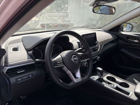 Used 2025 Nissan Altima 2.5 SV image 34