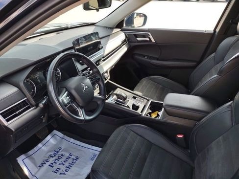 Used 2024 Mitsubishi Outlander FWD image 9