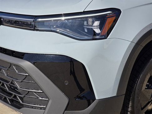 New 2026 Volkswagen Taos SE image 6