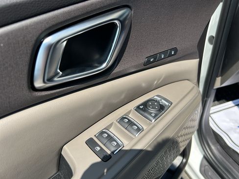 New 2026 Kia Carnival EX FWD image 18