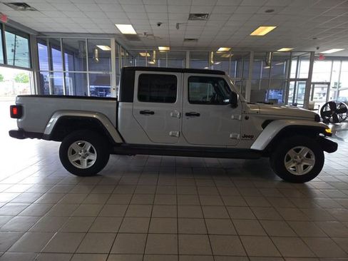Used 2022 Jeep Gladiator Sport AWD/4WD image 9