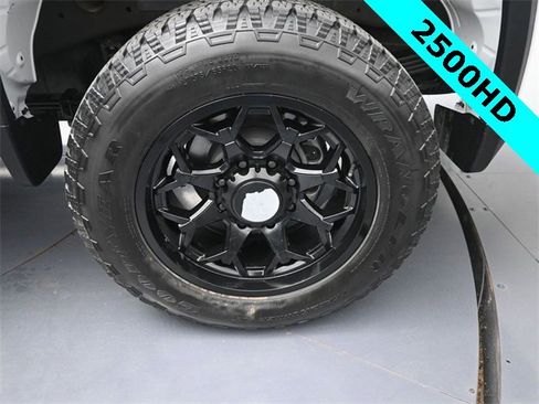 Used 2024 Chevrolet Silverado 2500 Custom w/ Custom Value Package image 12