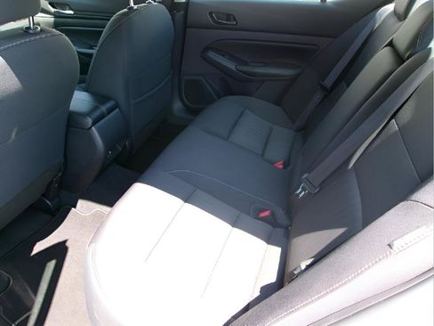 Used 2024 Nissan Altima 2.5 SV FWD image 9