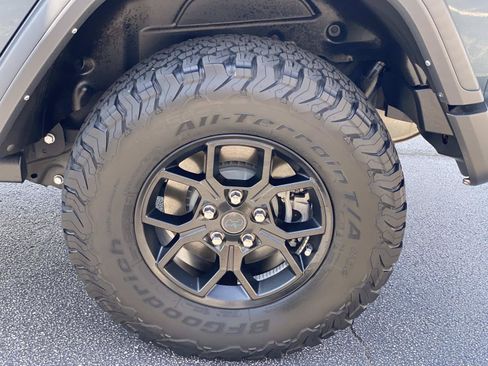 Used 2024 Jeep Wrangler Unlimited AWD/4WD image 15