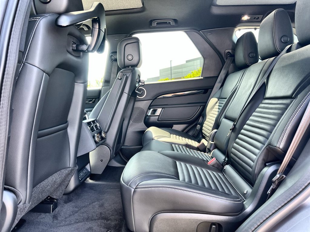Used 2025 Land Rover Discovery S AWD/4WD image 15