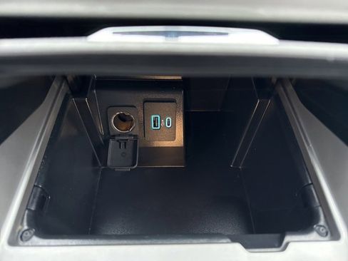 Used 2022 Ford Explorer XLT w/ Equipment Group 202A image 35