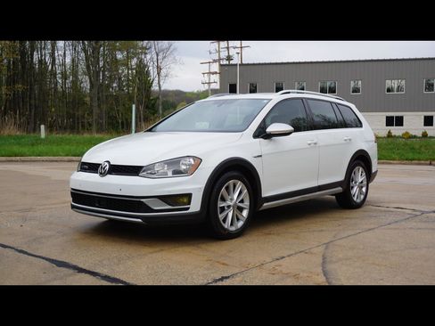 Used 2017 Volkswagen Golf Alltrack SE AWD/4WD image 1