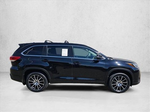 Used 2018 Toyota Highlander SE AWD/4WD image 6