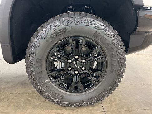 New 2026 Chevrolet Silverado 1500 ZR2 w/ Dark Appearance Package image 19