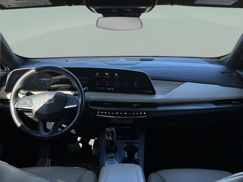 Used 2024 Cadillac XT4 Premium Luxury image 31