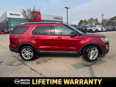 Used 2017 Ford Explorer XLT w/ Equipment Group 202A image 3