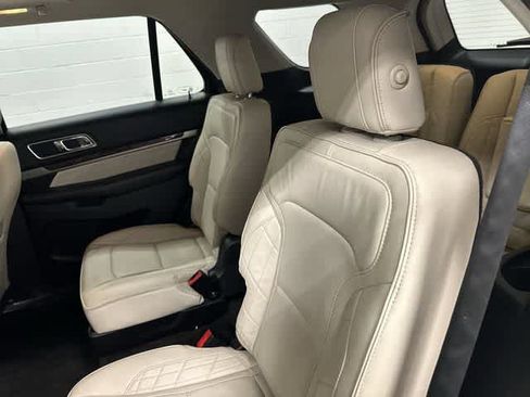 Used 2017 Ford Explorer Platinum AWD/4WD image 14