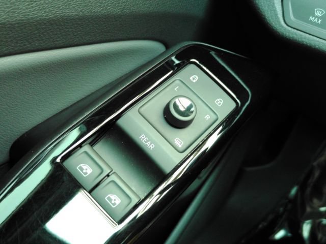 Used 2021 Volkswagen ID.4 Pro w/ ID.4 Protection Package RWD image 33