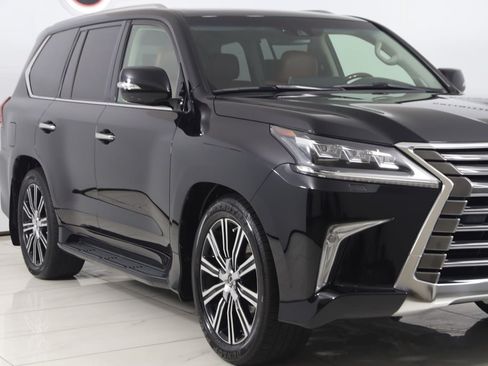Used 2020 Lexus LX 570 4WD w/ Luxury Package image 43