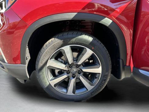 Certified 2025 Honda Pilot Touring image 24