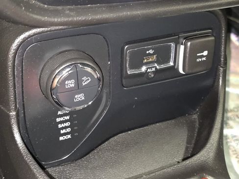 Used 2016 Jeep Renegade Trailhawk AWD/4WD image 34