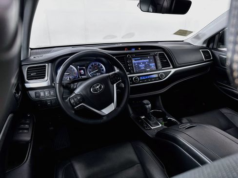 Used 2019 Toyota Highlander Limited AWD/4WD image 20