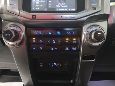 Used 2015 Toyota 4Runner Limited w/ Four Season Floor Mat Package AWD/4WD image 20