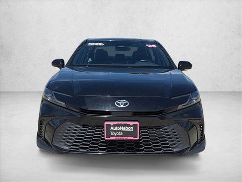 Used 2025 Toyota Camry SE FWD image 2