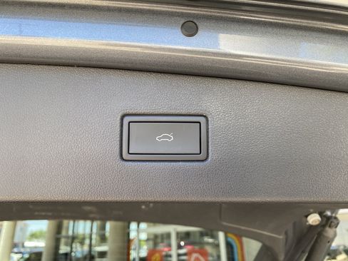 Certified 2022 Volkswagen Tiguan SE FWD image 15