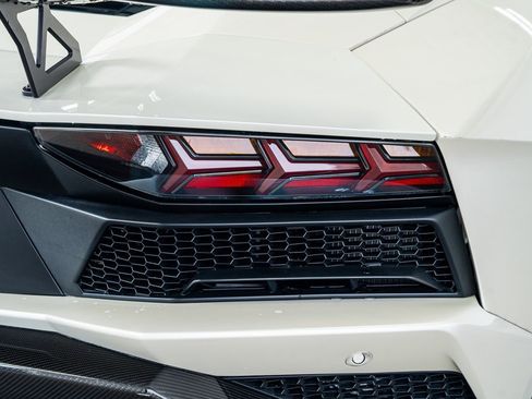 Used 2017 Lamborghini Aventador S image 34