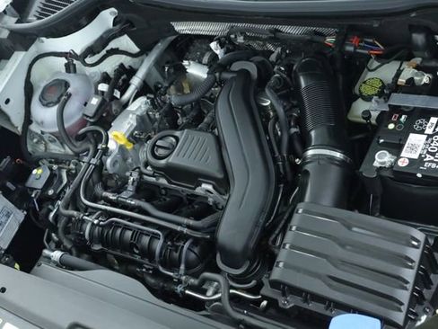 New 2025 Volkswagen Taos SE FWD image 11