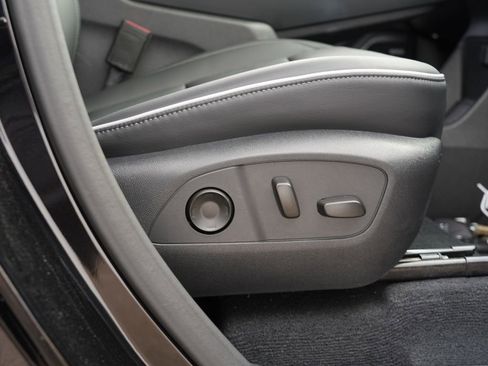 Used 2025 Buick Enclave Preferred image 29