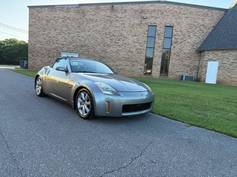 Used 2004 Nissan 350Z Touring RWD image 12