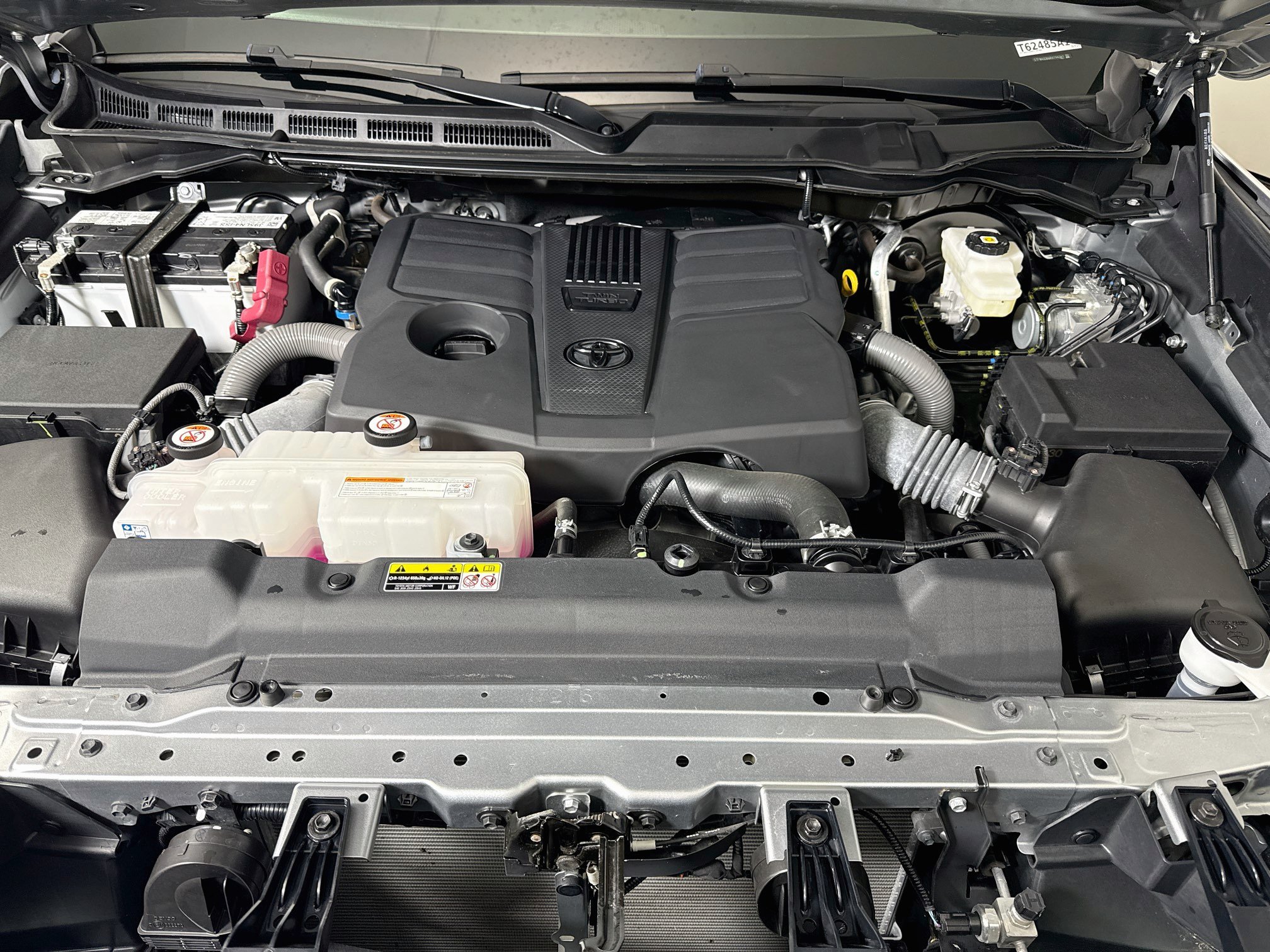 Used 2024 Toyota Tundra Limited AWD/4WD image 30