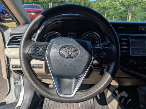 Used 2018 Toyota Camry LE FWD image 21