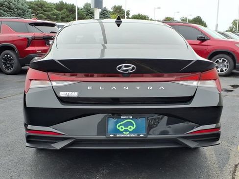 Used 2023 Hyundai Elantra SEL w/ Convenience Package FWD image 6