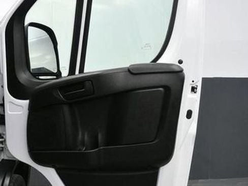 Used 2024 RAM ProMaster 2500 w/ Convenience Group FWD image 9