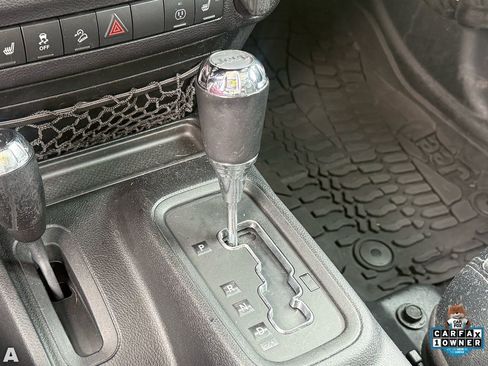 Used 2016 Jeep Wrangler Unlimited Sahara image 23