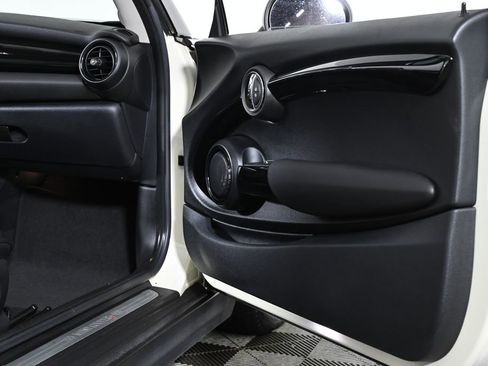 Used 2019 MINI Cooper S w/ Premium Package image 29