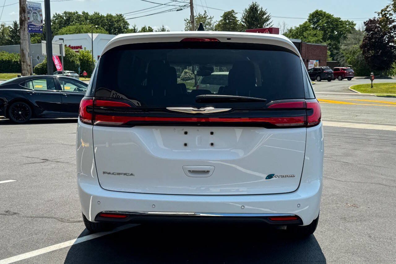 Used 2024 Chrysler Pacifica Limited FWD image 5