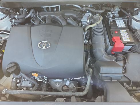 Used 2021 Toyota Highlander XLE FWD image 14