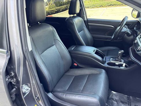 Used 2017 Toyota Highlander Limited w/ Carpet Mat Package AWD/4WD image 21