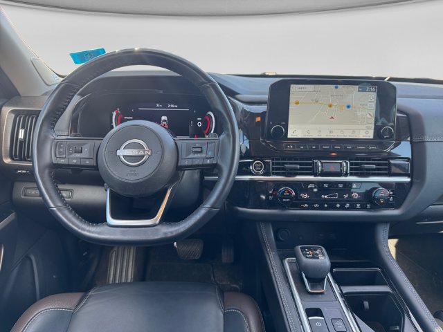 Used 2024 Nissan Pathfinder Platinum AWD/4WD image 8