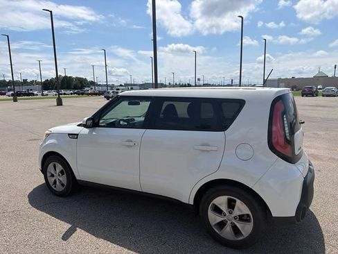 Used 2016 Kia Soul FWD image 11