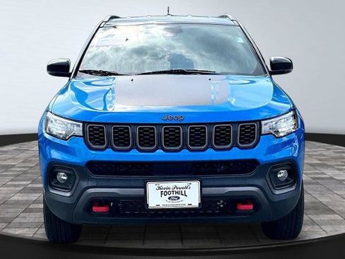 Used 2025 Jeep Compass Trailhawk AWD/4WD image 3