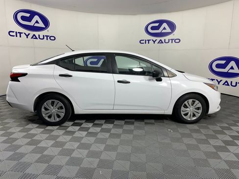 Used 2021 Nissan Versa S FWD image 2