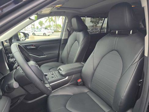Used 2026 Toyota Highlander XLE AWD/4WD image 25