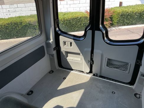 Used 2013 Mercedes-Benz Sprinter 2500 image 25